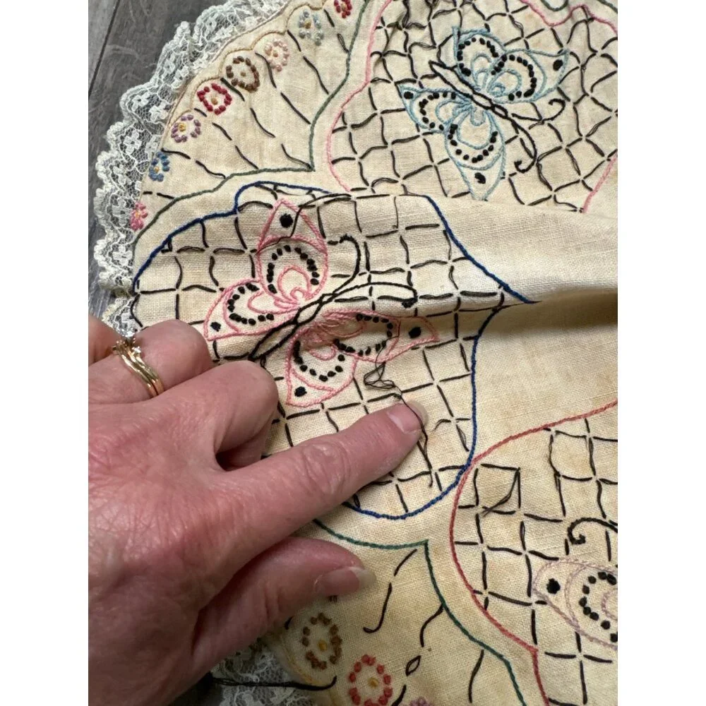 Vintage Hand-Embroidered Butterfly Lace Round Pillowcase Doily Victorian Flaws